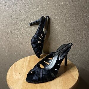 New with defects Nine West Peep Toe Black Satin Slingback Pump Heel W 8.5